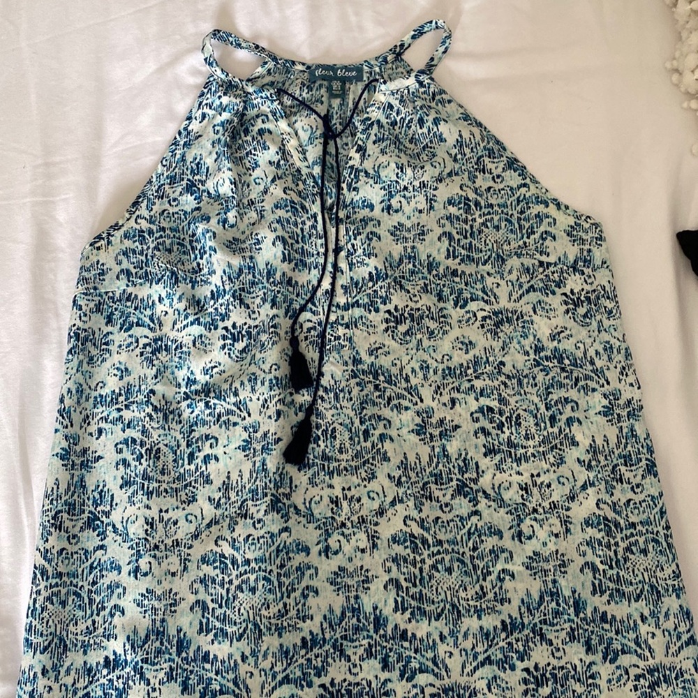 Sleeveless blouse. Blue & white. Size S
